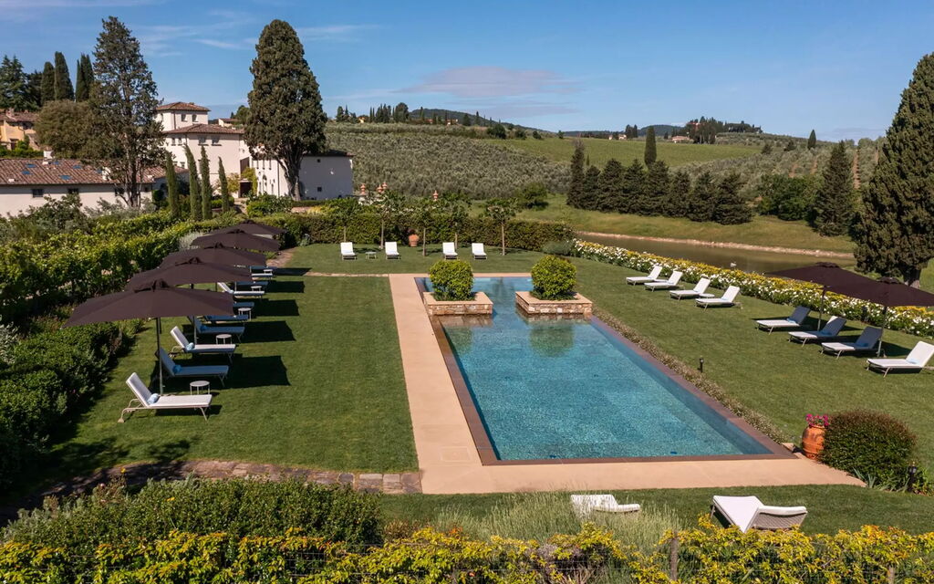 Villa Lindera: Attività, Caratteristiche, Dettagli della stanza, Entrata Principale, Estate, Esterni, Piscina, Planimetria, Primavera, Servizi