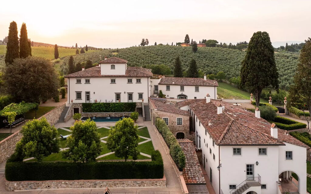 Villa Lindera: Attività, Caratteristiche, Dettagli della stanza, Entrata Principale, Estate, Esterni, Piscina, Planimetria, Primavera, Servizi