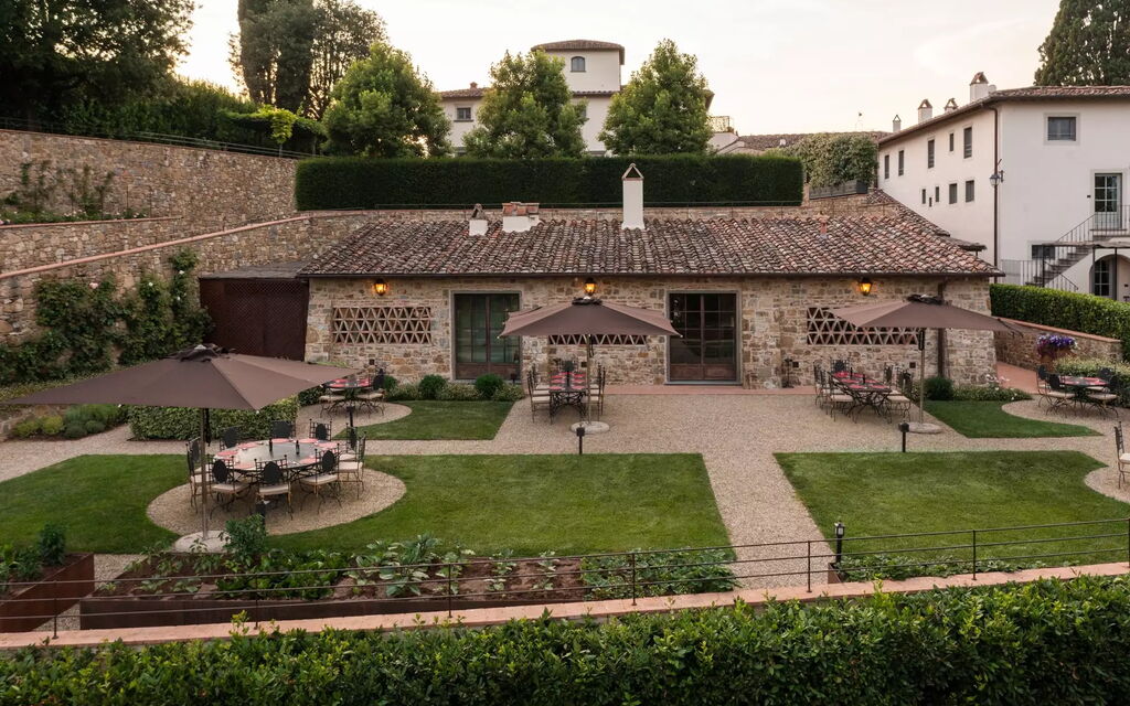 Villa Lindera: Attività, Caratteristiche, Dettagli della stanza, Entrata Principale, Estate, Esterni, Piscina, Planimetria, Primavera, Servizi