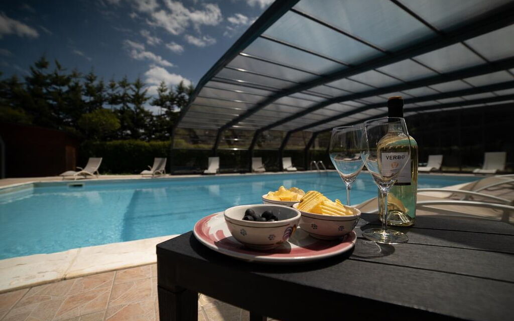Villa Leonzio: Attività, Caratteristiche, Estate, Persone, Piscina, Primavera, Servizi