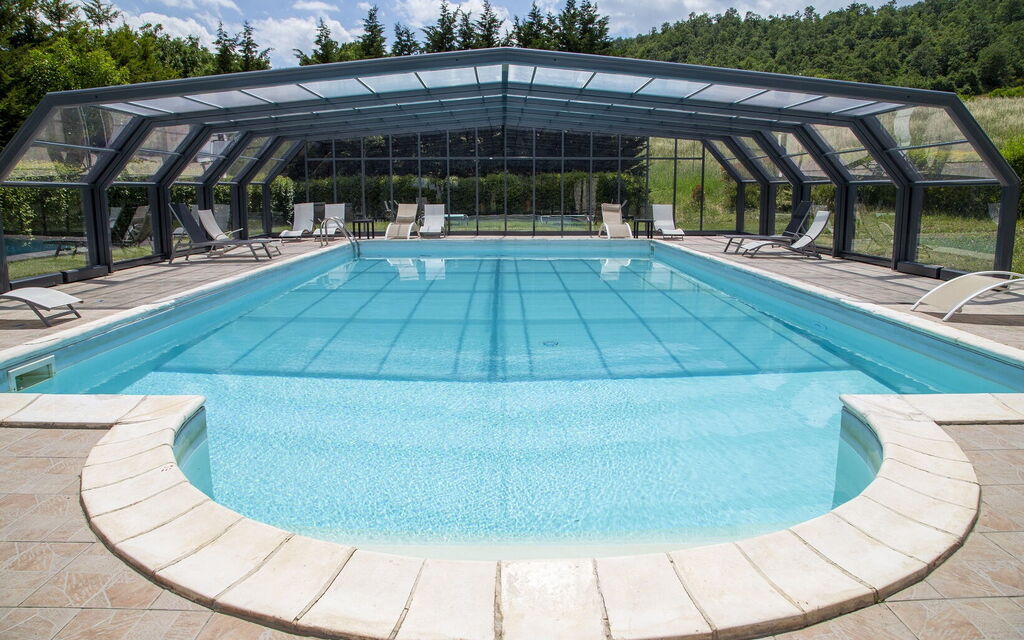 Villa Leonzio: Attività, Caratteristiche, Estate, Persone, Piscina, Primavera, Servizi