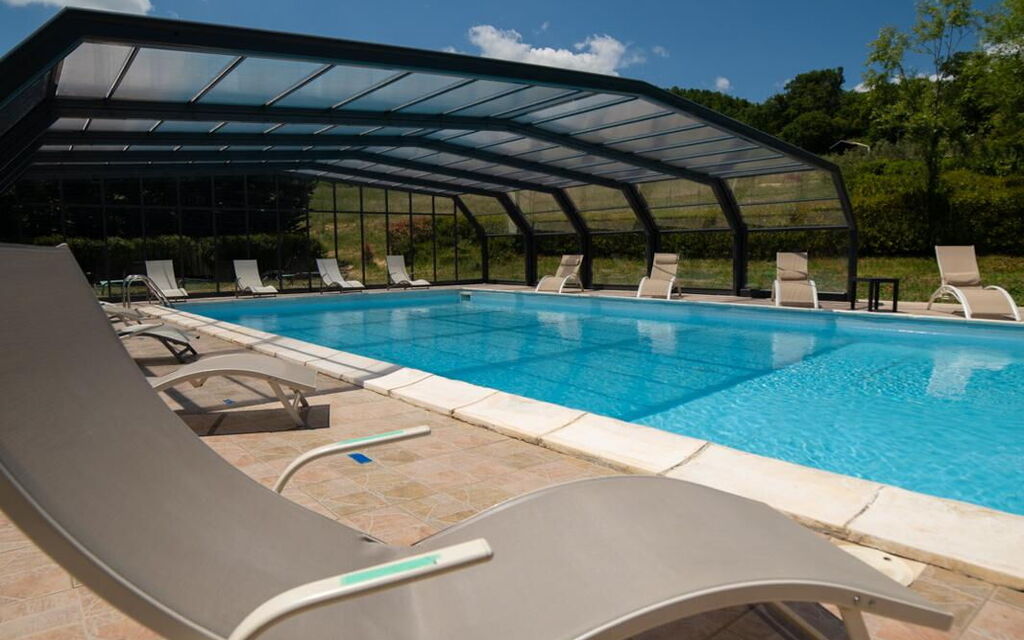 Villa Leonzio: Attività, Caratteristiche, Estate, Persone, Piscina, Primavera, Servizi