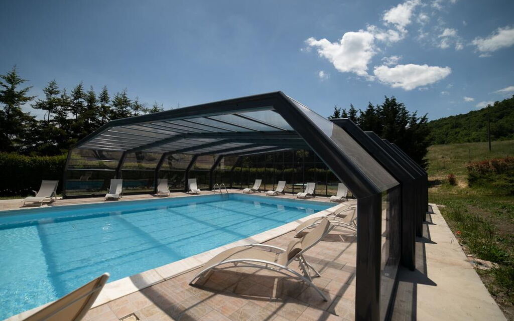 Villa Leonzio: Attività, Caratteristiche, Estate, Persone, Piscina, Primavera, Servizi