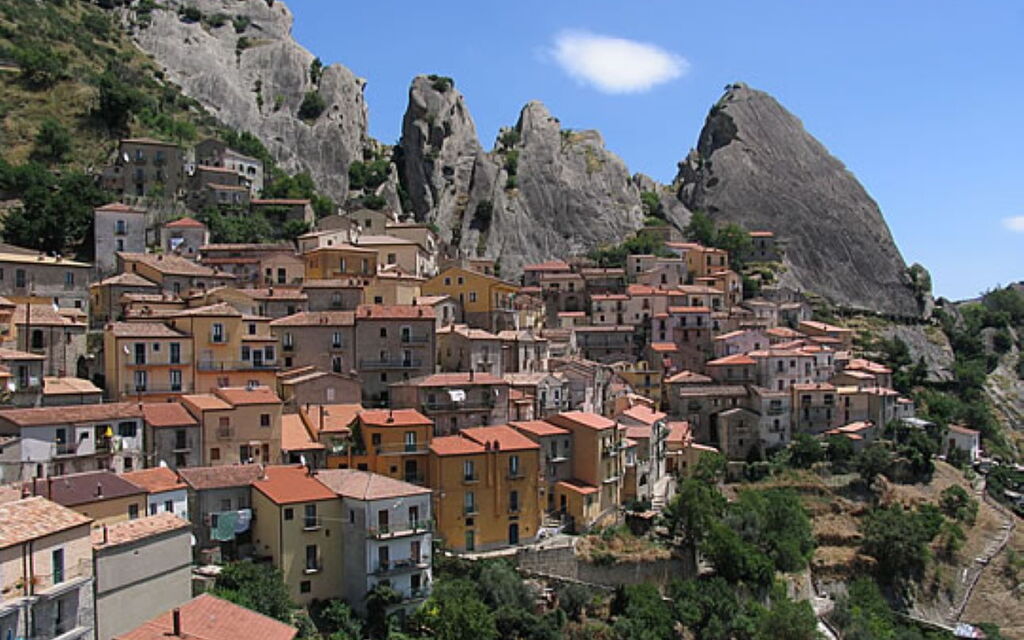 Villa Leonzio: Benessere, Caratteristiche, Entrata Principale, Estate, Esterni, Giardino, Primavera
