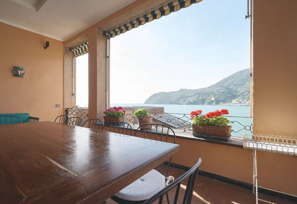 Villa Pedra: Activities, Balcony / Terrace / Patio, Building Exterior, Facilities, Garden, Kitchen, Main Entrance, Spring, Summer