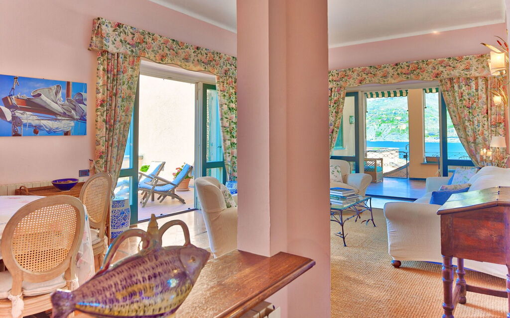 Villa Pedra: Attività, Balcone / Terrazza / Patio, Cucina, Entrata Principale, Estate, Esterni, Giardino, Primavera, Servizi