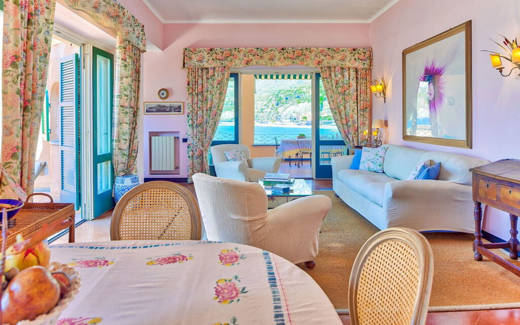 Villa Pedra: Attività, Balcone / Terrazza / Patio, Cucina, Entrata Principale, Estate, Esterni, Giardino, Primavera, Servizi