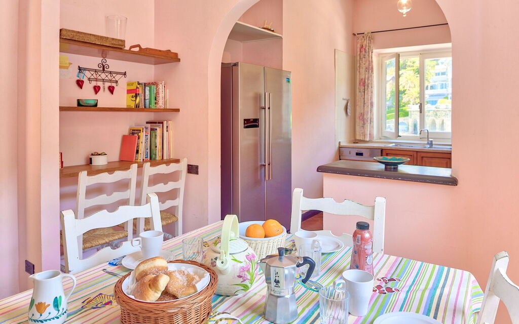 Villa Pedra: Attività, Balcone / Terrazza / Patio, Cucina, Entrata Principale, Estate, Esterni, Giardino, Primavera, Servizi