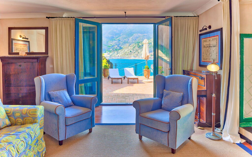 Villa Pedra: Attività, Balcone / Terrazza / Patio, Cucina, Entrata Principale, Estate, Esterni, Giardino, Primavera, Servizi