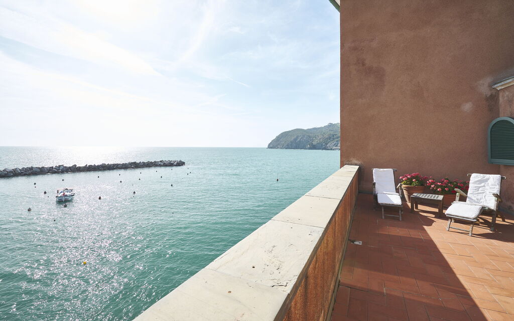 Villa Pedra: Attività, Balcone / Terrazza / Patio, Cucina, Entrata Principale, Estate, Esterni, Giardino, Primavera, Servizi