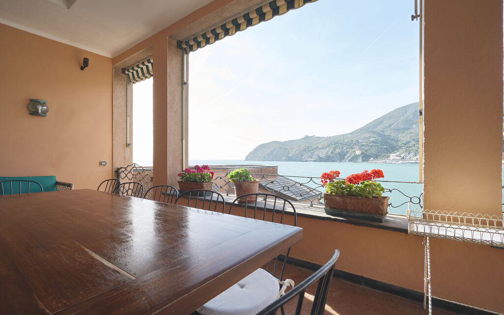 Villa Pedra: Attività, Balcone / Terrazza / Patio, Cucina, Entrata Principale, Estate, Esterni, Giardino, Primavera, Servizi