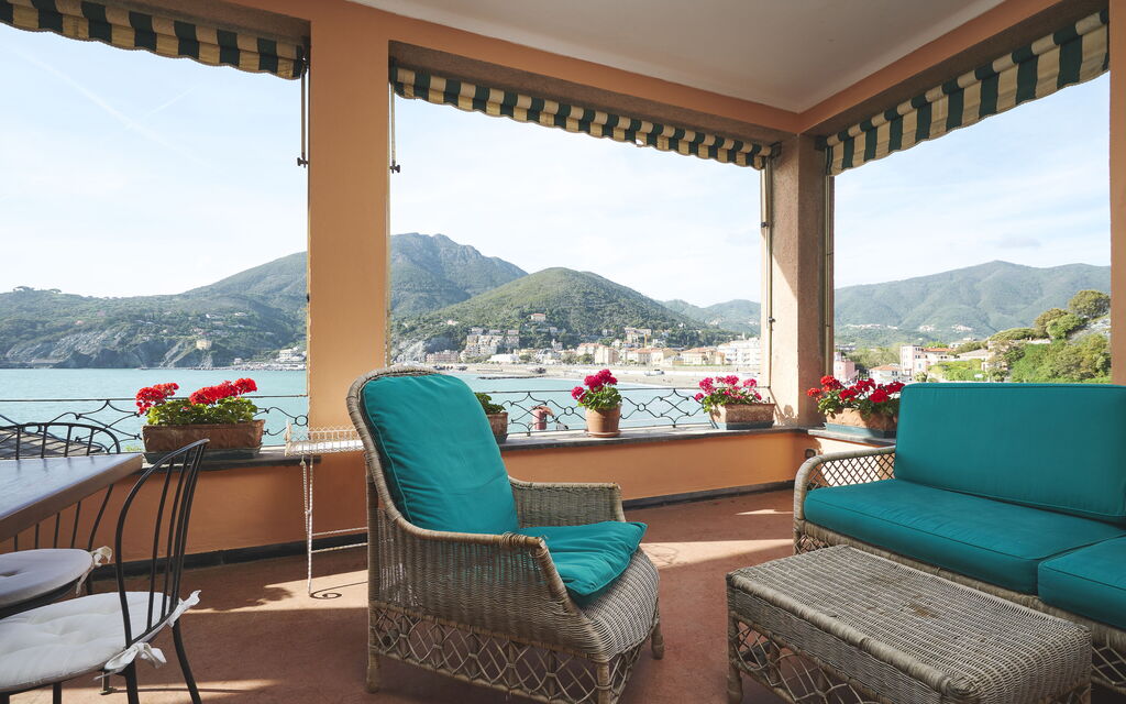 Villa Pedra: Attività, Balcone / Terrazza / Patio, Cucina, Entrata Principale, Estate, Esterni, Giardino, Primavera, Servizi