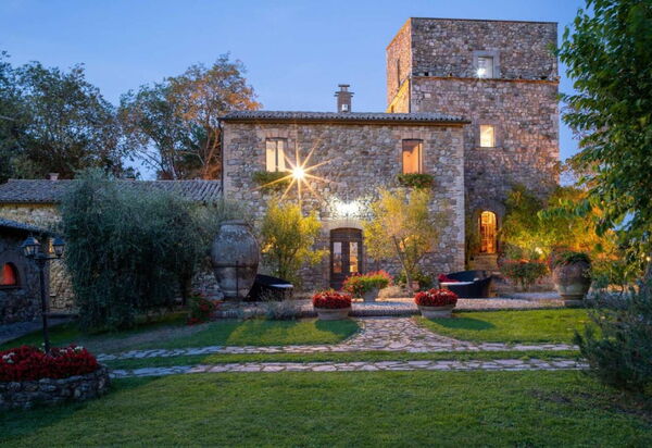 Torre Vitagliano Resort: Attività, Benessere, Caratteristiche, Entrata Principale, Estate, Esterni, Giardino, Primavera