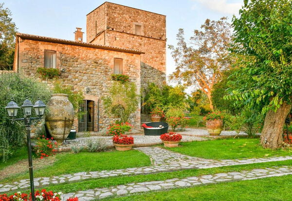 Torre Vitagliano Resort: Attività, Benessere, Caratteristiche, Entrata Principale, Estate, Esterni, Giardino, Primavera