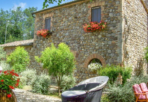 Torre Vitagliano Resort: Attività, Benessere, Caratteristiche, Entrata Principale, Estate, Esterni, Giardino, Primavera
