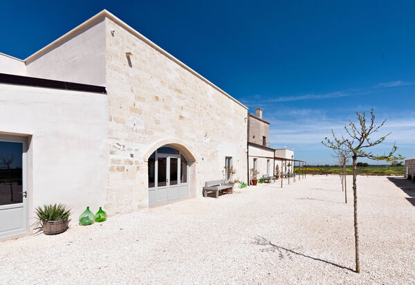 Villa Presta: Amenities, Building Exterior, Garden, Pool, Spring, Summer