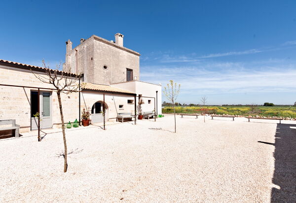Villa Presta: Amenities, Building Exterior, Garden, Pool, Spring, Summer