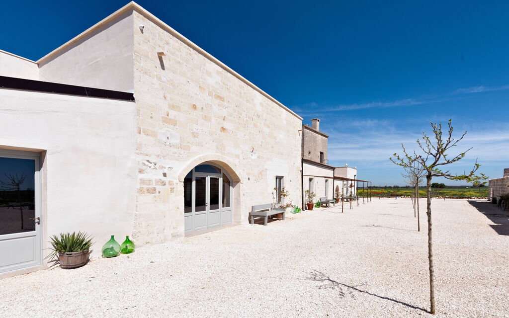 Villa Presta: Amenities, Building Exterior, Garden, Pool, Spring, Summer