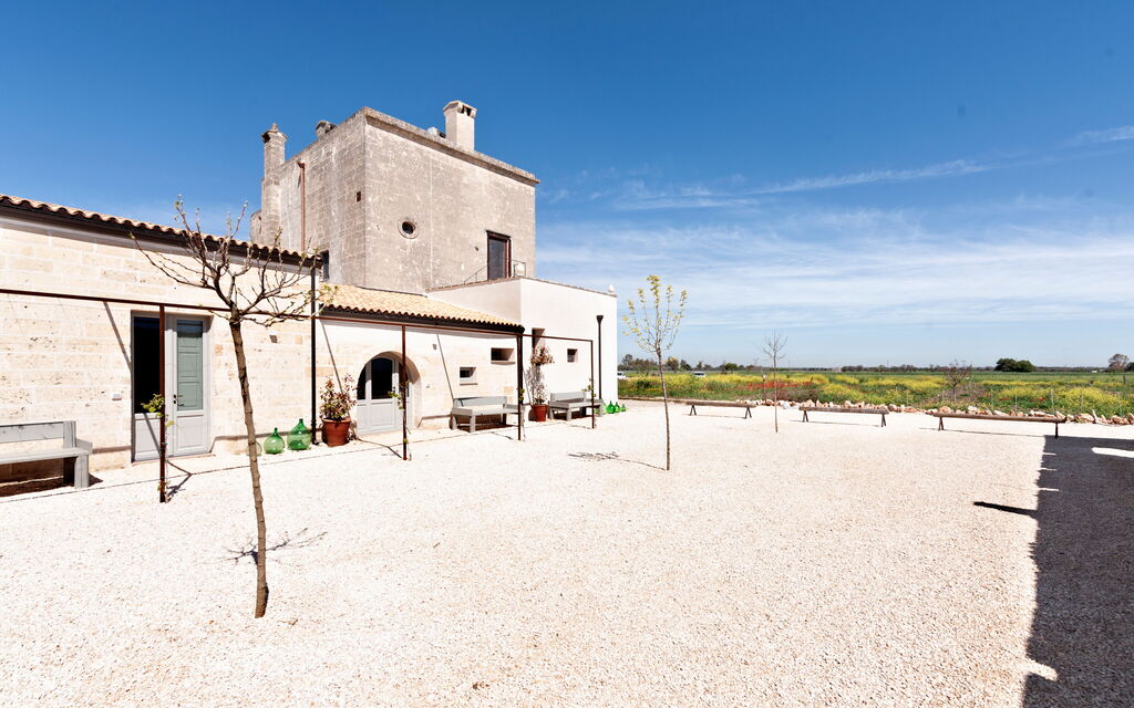 Villa Presta: Amenities, Building Exterior, Garden, Pool, Spring, Summer