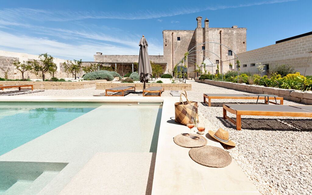 Villa Presta: Amenities, Building Exterior, Garden, Pool, Spring, Summer
