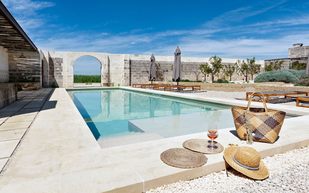 Villa Presta: Amenities, Building Exterior, Garden, Pool, Spring, Summer
