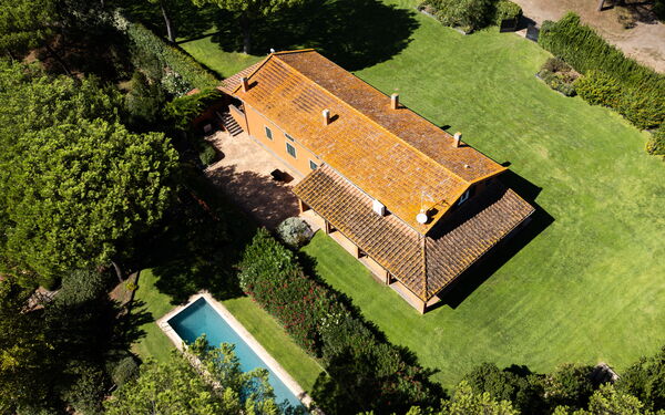 Villa Orange Rome: Amenities, Balcony / Terrace / Patio, Building Exterior, Facilities, Garden, Outdoor, Pool, Room Detail, Spring, Summer