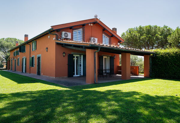 Villa Orange Rome: Amenities, Balcony / Terrace / Patio, Building Exterior, Facilities, Garden, Outdoor, Pool, Room Detail, Spring, Summer