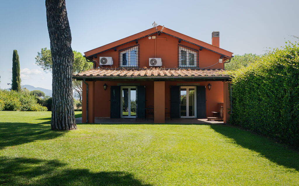 Villa Orange Rome: Amenities, Balcony / Terrace / Patio, Building Exterior, Facilities, Garden, Outdoor, Pool, Room Detail, Spring, Summer