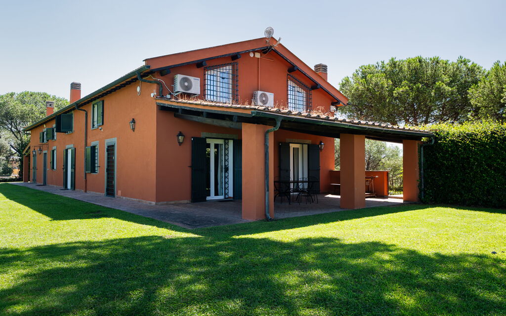 Villa Orange Rome: Amenities, Balcony / Terrace / Patio, Building Exterior, Facilities, Garden, Outdoor, Pool, Room Detail, Spring, Summer