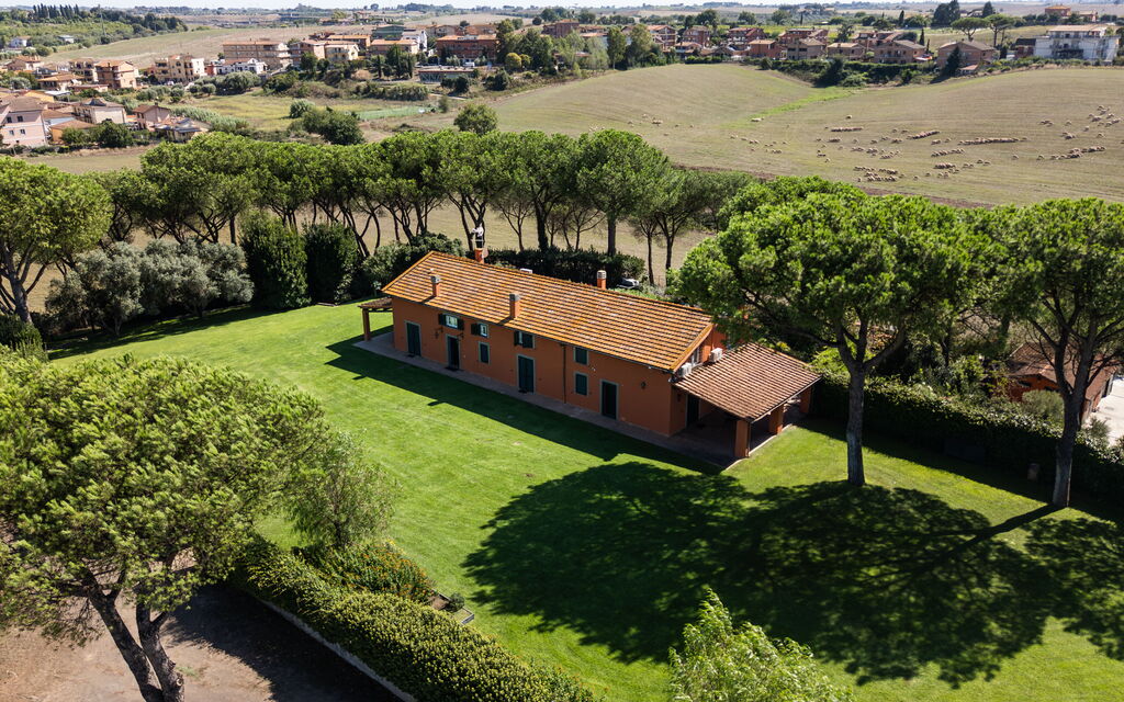 Villa Orange Rome: Amenities, Balcony / Terrace / Patio, Building Exterior, Facilities, Garden, Outdoor, Pool, Room Detail, Spring, Summer