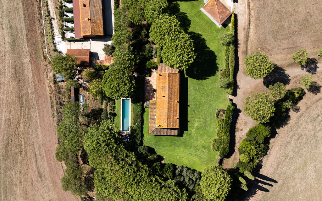 Villa Orange Rome: Amenities, Balcony / Terrace / Patio, Building Exterior, Facilities, Garden, Outdoor, Pool, Room Detail, Spring, Summer