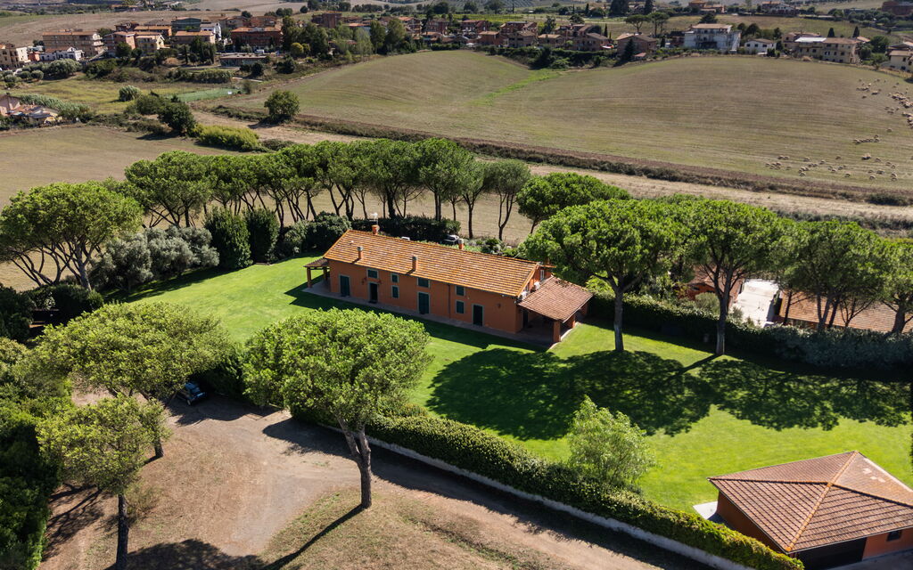 Villa Orange Rome: Amenities, Balcony / Terrace / Patio, Building Exterior, Facilities, Garden, Outdoor, Pool, Room Detail, Spring, Summer
