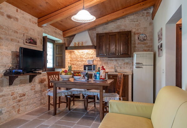 Villa Fiordaliso: Activities, Amenities, Building Exterior, City, Garden, Outdoor, People, Planimetry, Pool, Spring, Summer