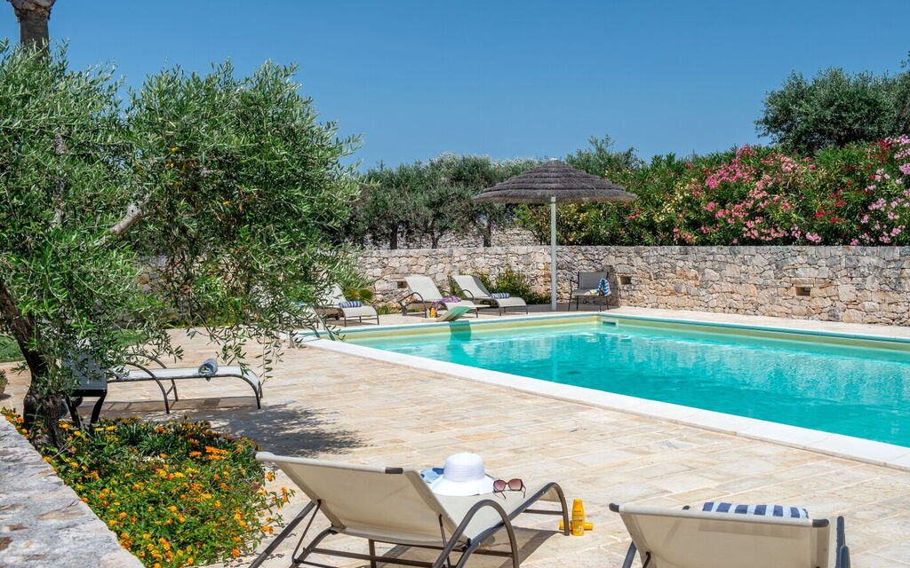Villa Fiordaliso: Activities, Amenities, Building Exterior, City, Garden, Outdoor, People, Planimetry, Pool, Spring, Summer