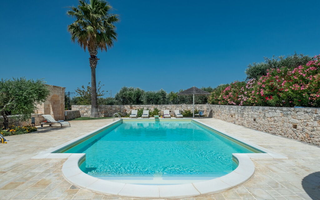Villa Fiordaliso: Activities, Amenities, Building Exterior, City, Garden, Outdoor, People, Planimetry, Pool, Spring, Summer
