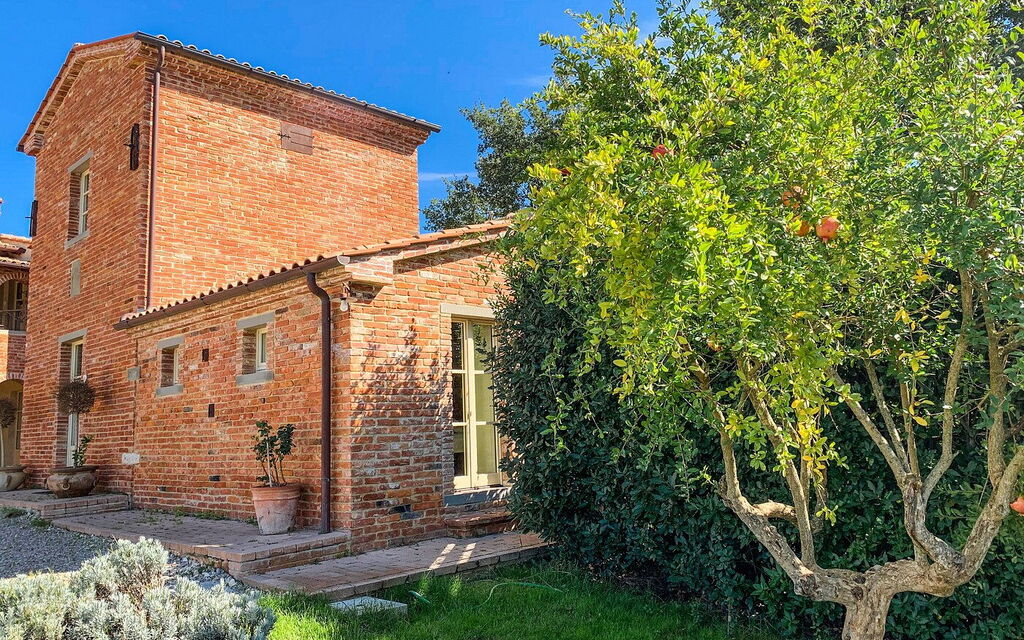 Casale Cardini: Activities, Amenities, Building Exterior, Outdoor, Spring, Summer