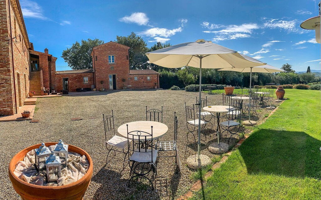 Casale Cardini: Activities, Amenities, Building Exterior, Outdoor, Spring, Summer