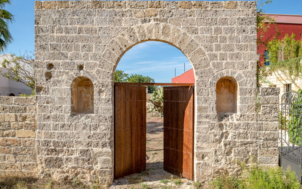 Villa Arabesque: all'aperto, Attività, Balcone / Terrazza / Patio, Entrata Principale, Estate, Esterni, Idromassaggio, Piscina, Primavera