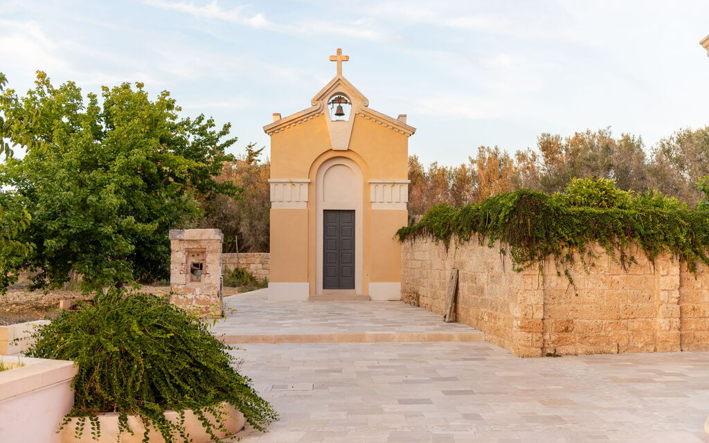 Villa Arabesque: all'aperto, Attività, Balcone / Terrazza / Patio, Entrata Principale, Estate, Esterni, Idromassaggio, Piscina, Primavera