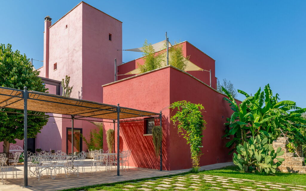Villa Arabesque: all'aperto, Attività, Balcone / Terrazza / Patio, Entrata Principale, Estate, Esterni, Idromassaggio, Piscina, Primavera