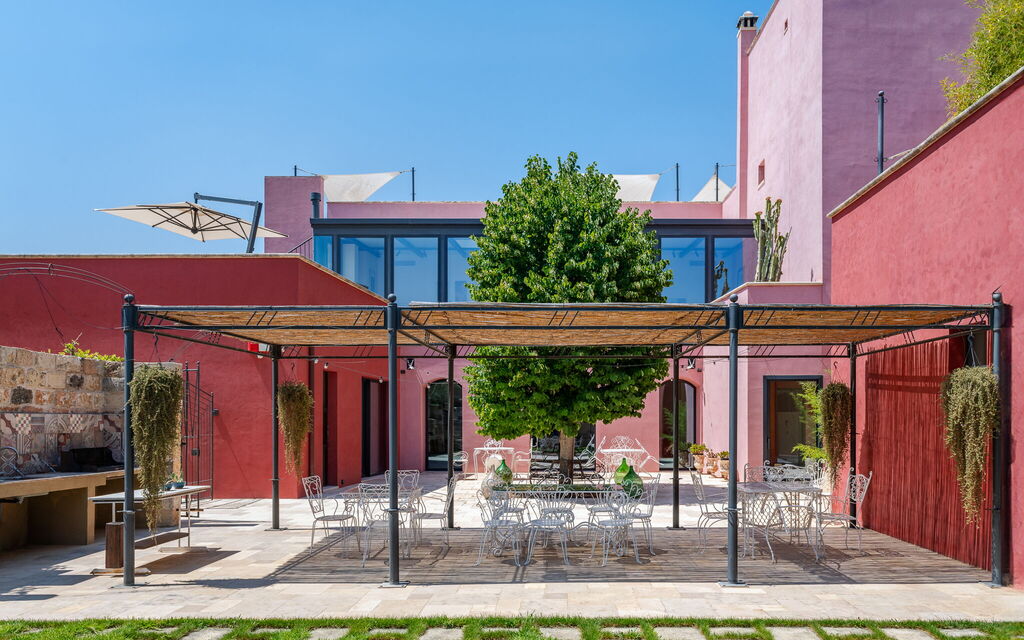 Villa Arabesque: all'aperto, Attività, Balcone / Terrazza / Patio, Entrata Principale, Estate, Esterni, Idromassaggio, Piscina, Primavera