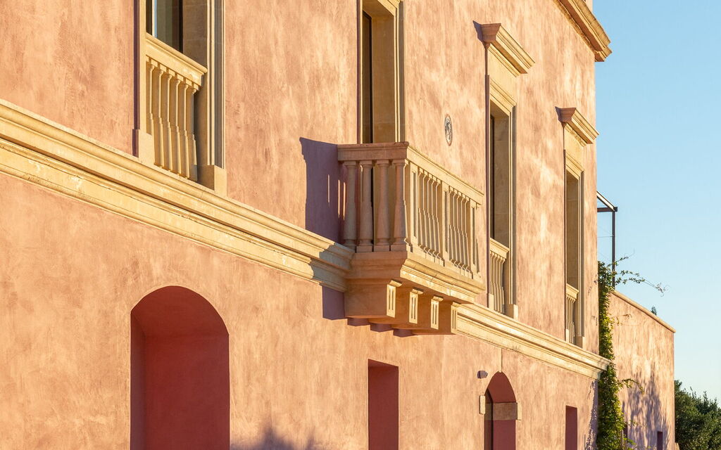 Villa Arabesque: all'aperto, Attività, Balcone / Terrazza / Patio, Entrata Principale, Estate, Esterni, Idromassaggio, Piscina, Primavera