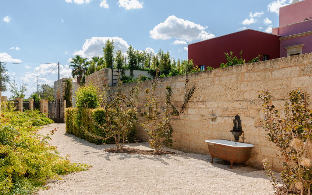 Villa Arabesque: all'aperto, Attività, Balcone / Terrazza / Patio, Entrata Principale, Estate, Esterni, Idromassaggio, Piscina, Primavera