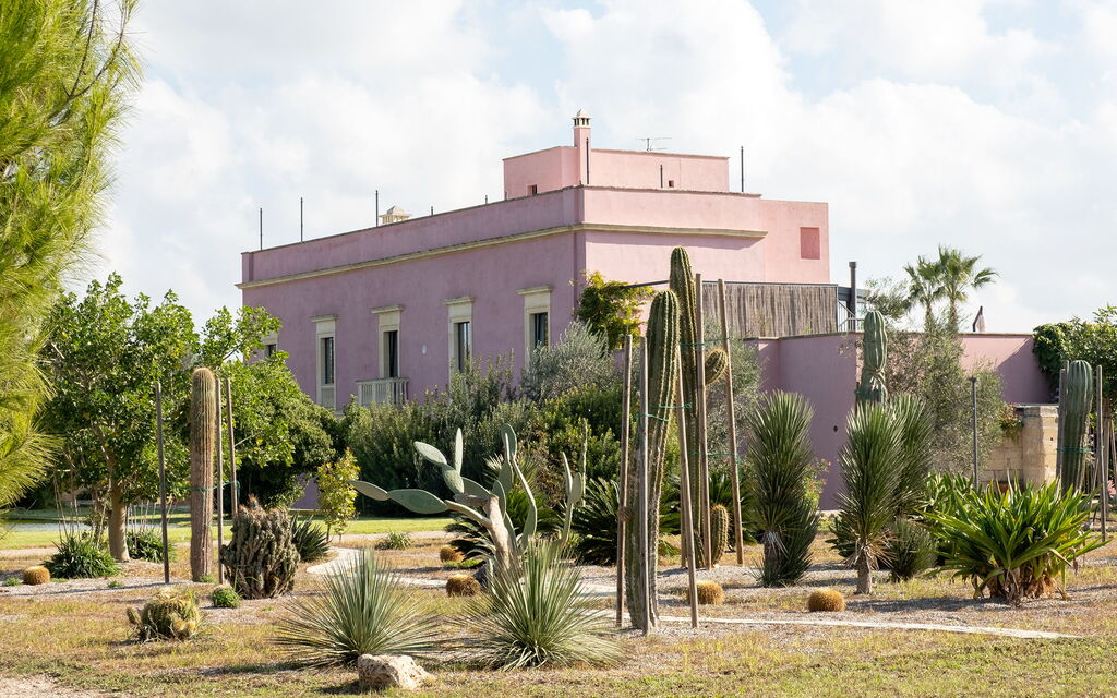 Villa Arabesque: all'aperto, Attività, Balcone / Terrazza / Patio, Entrata Principale, Estate, Esterni, Idromassaggio, Piscina, Primavera
