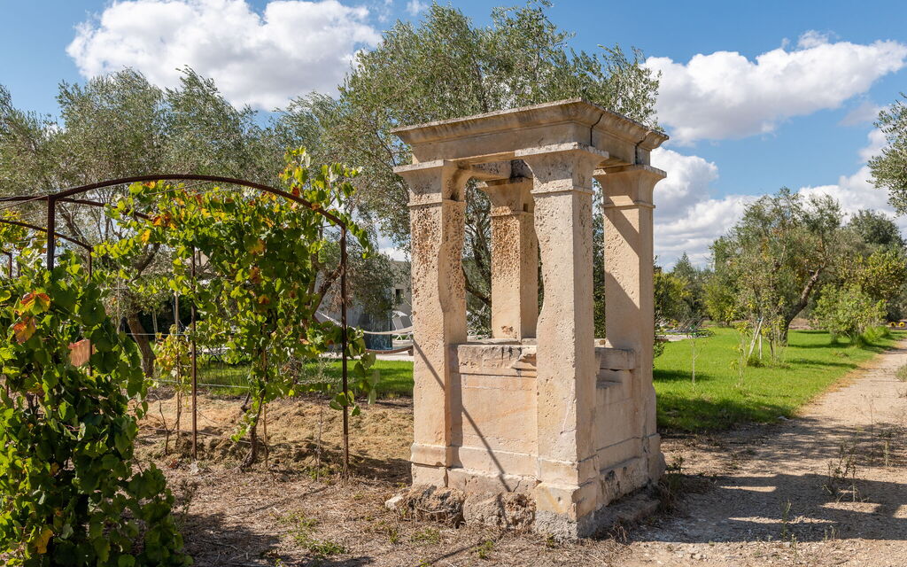 Villa Arabesque: all'aperto, Attività, Balcone / Terrazza / Patio, Entrata Principale, Estate, Esterni, Idromassaggio, Piscina, Primavera