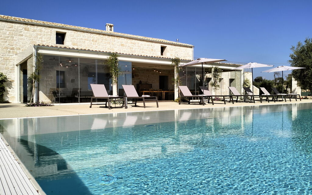 Villa Love: Bedroom, Building Exterior, People, Pool, Spring, Summer, Wellness