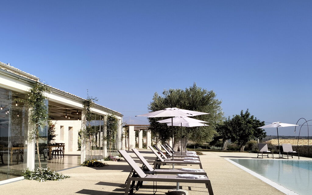 Villa Love: Bedroom, Building Exterior, People, Pool, Spring, Summer, Wellness