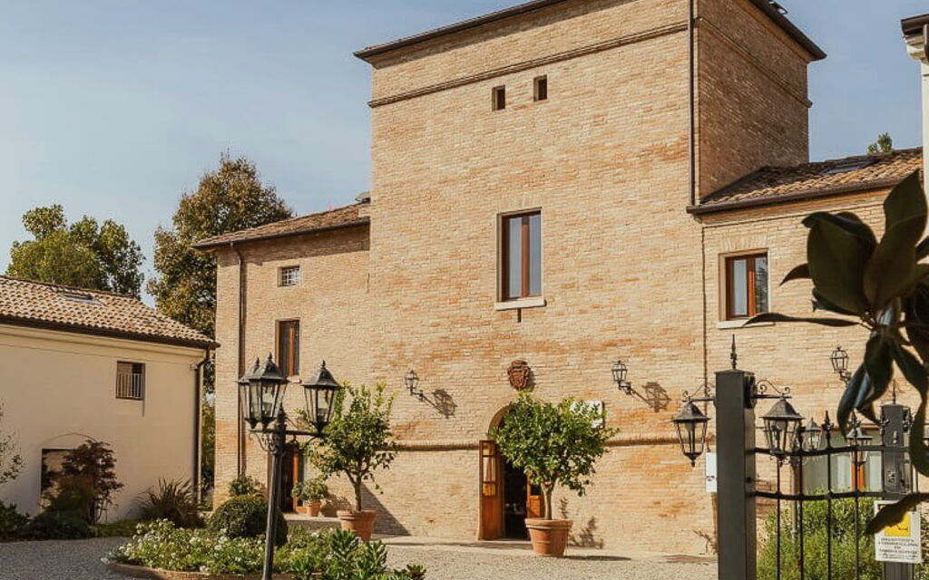 Villa la Modenese: Building Exterior, Garden, Pool, Spring, Summer