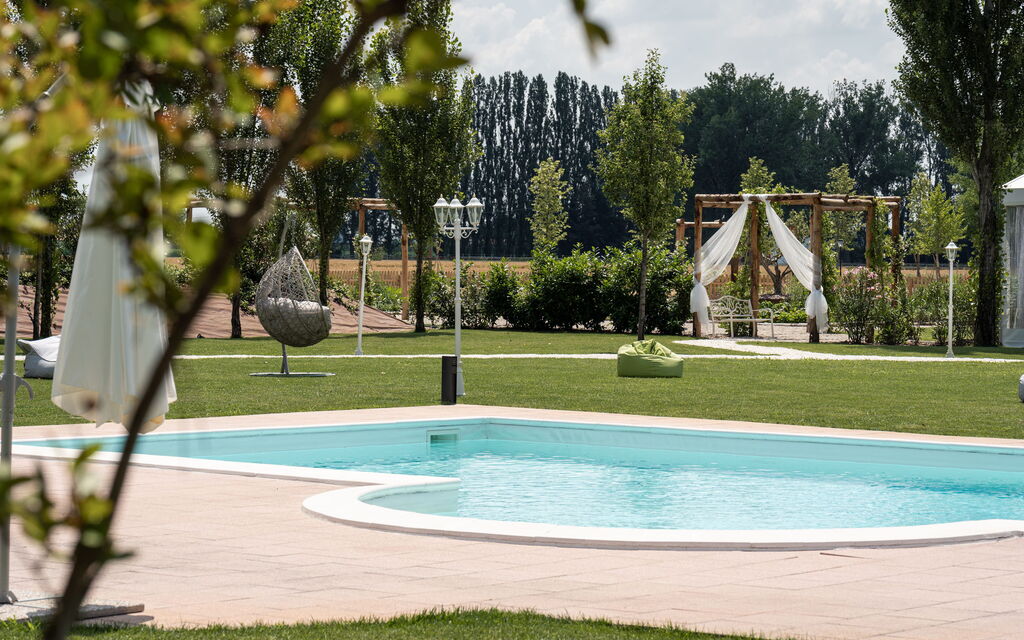 Villa la Modenese: Building Exterior, Garden, Pool, Spring, Summer