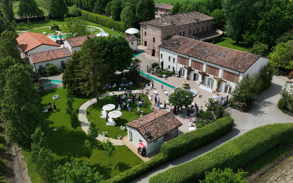 Villa la Modenese: Building Exterior, Garden, Pool, Spring, Summer